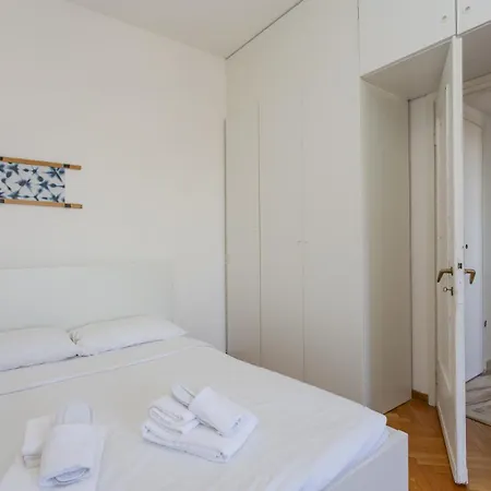 Apartamento Skyline View Biancamano 1 Bdr With Balcony By Rentopolis *
