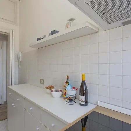 Skyline View Biancamano 1 Bdr With Balcony By Rentopolis Milan