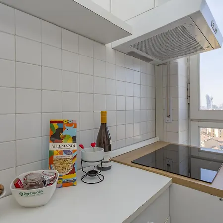 Skyline View Biancamano 1 Bdr With Balcony By Rentopolis Apartment *