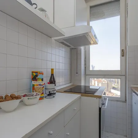 Skyline View Biancamano 1 Bdr With Balcony By Rentopolis * Milan