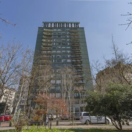Skyline View Biancamano 1 Bdr With Balcony By Rentopolis Milan