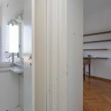 Skyline View Biancamano 1 Bdr With Balcony By Rentopolis * Milan
