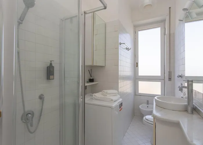 Skyline View Biancamano 1 Bdr With Balcony By Rentopolis Διαμέρισμα Μιλάνο