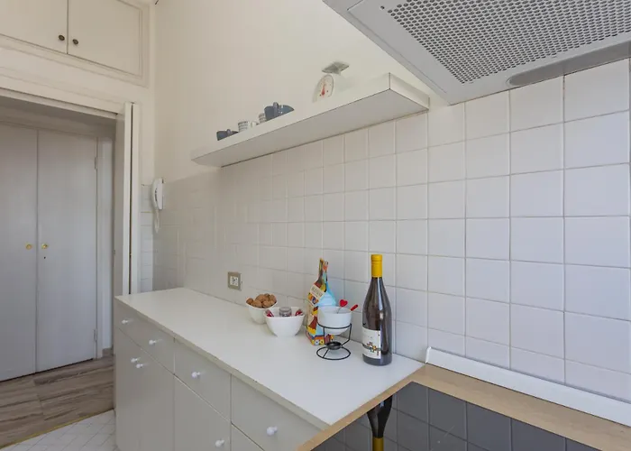 Skyline View Biancamano 1 Bdr With Balcony By Rentopolis Μιλάνο