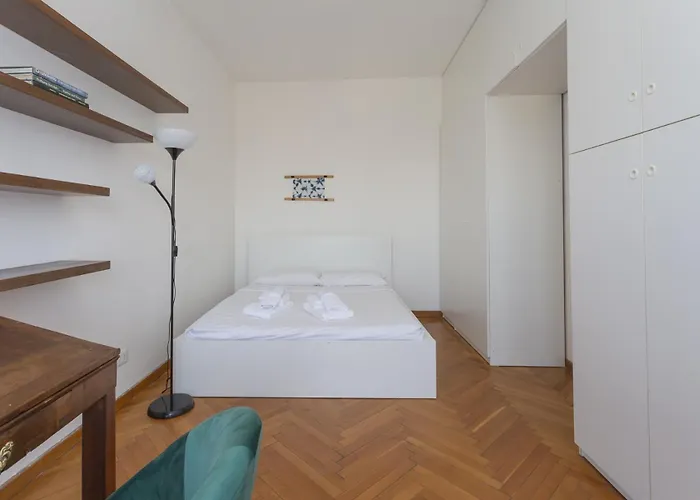 Skyline View Biancamano 1 Bdr With Balcony By Rentopolis Διαμέρισμα *