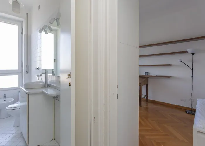 Skyline View Biancamano 1 Bdr With Balcony By Rentopolis * Μιλάνο