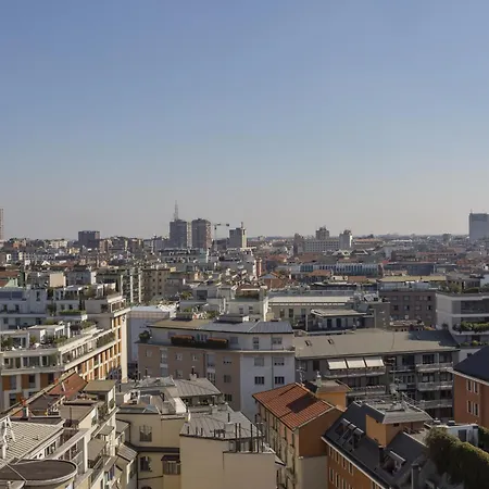Skyline View Biancamano 1 Bdr With Balcony By Rentopolis * Milano
