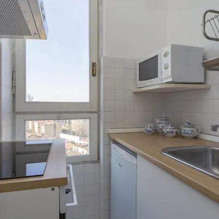 Skyline View Biancamano 1 Bdr With Balcony By Rentopolis Lägenhet